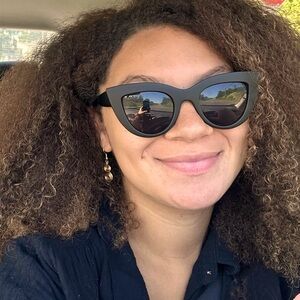 Meet your Posher, Alexis